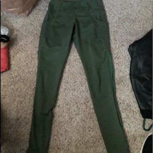 leggings with mesh and pockets on both sides!